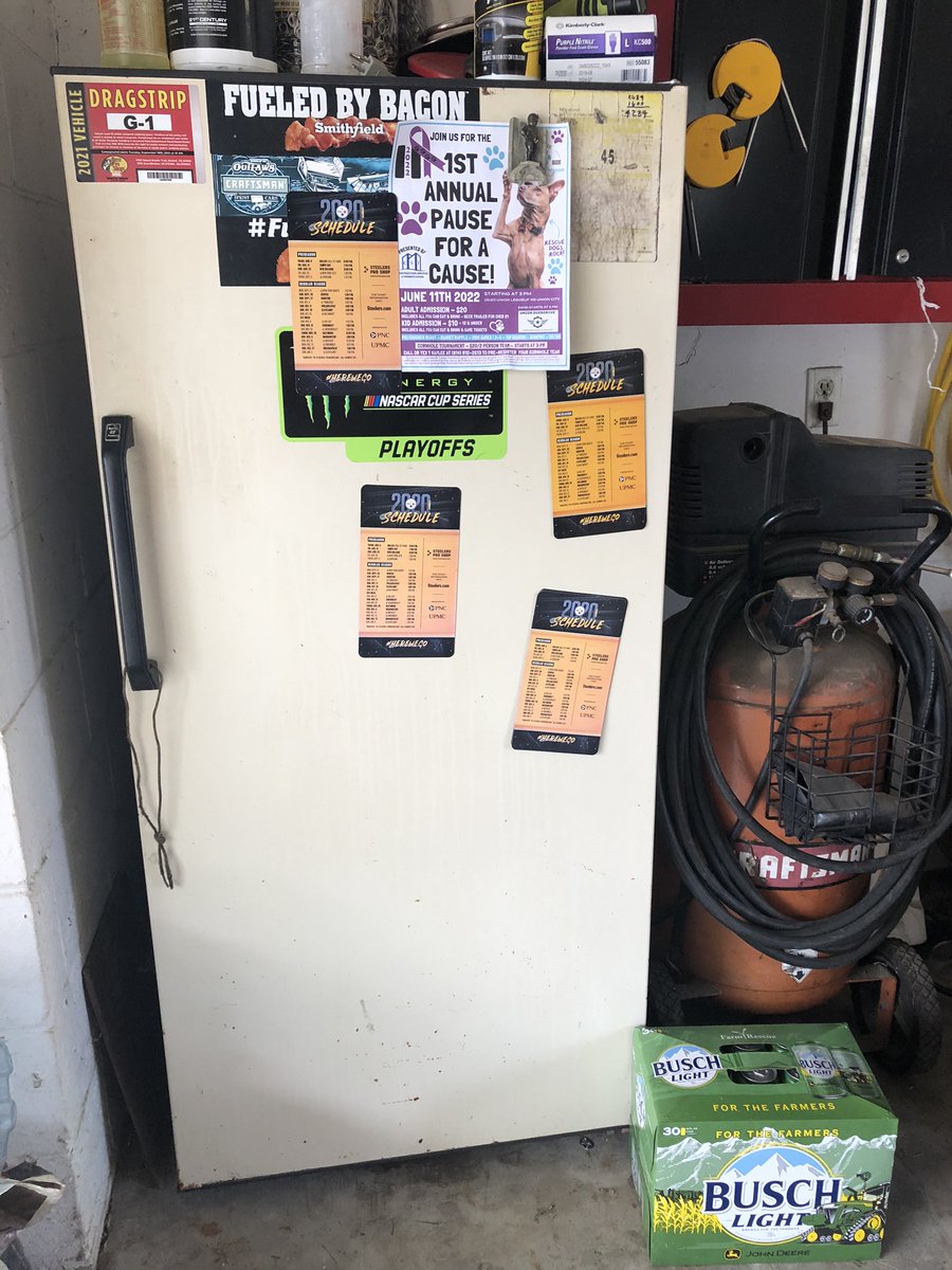 VickiG48's tweet photo. #BuschLightPolite  #Sweepstakes #sponsorshipworks #EnjoyIllinois300 https://t.co/aiykbVQJ6d