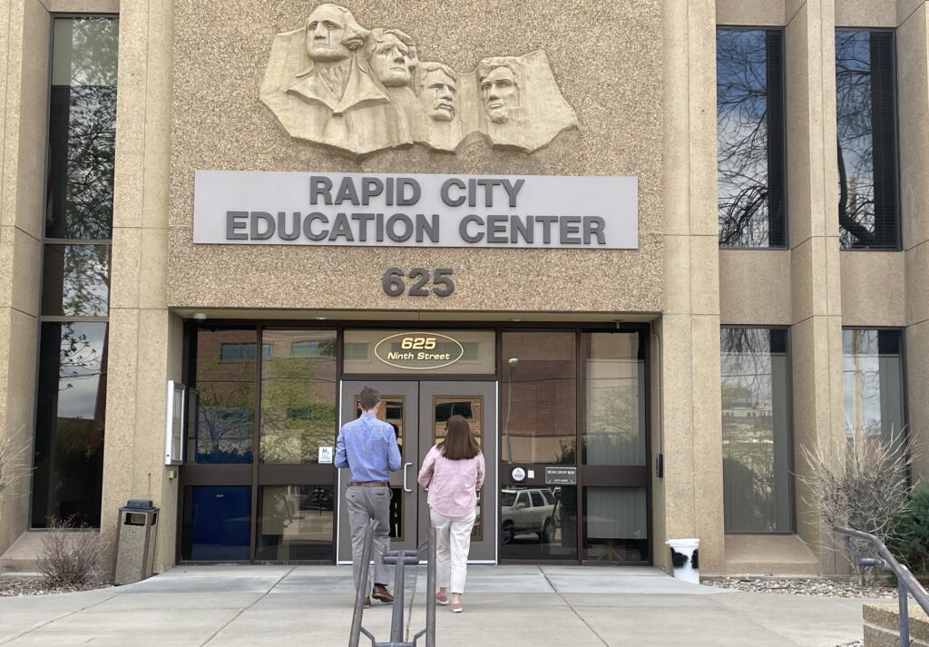 keloland's tweet photo. Some recent estimates put the number of open teaching positions in South Dakota at more than 500, well above previous years and a clear indicator of an extreme shortage that is affecting school districts in urban areas and small towns.
https://t.co/1gsHKwZHPF https://t.co/u9KpyaiThN