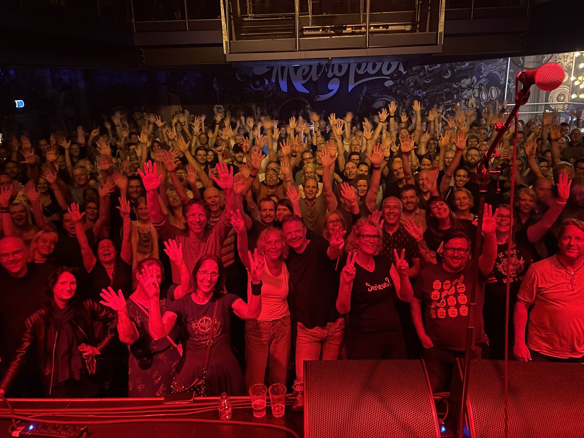 jamesstarsailor's tweet photo. Amazing crowd @M_Metropool Hengelo! 🇳🇱 Next stop @HetDepot Leuven https://t.co/rhUPKSkNy4 https://t.co/XS7WuwRz7b