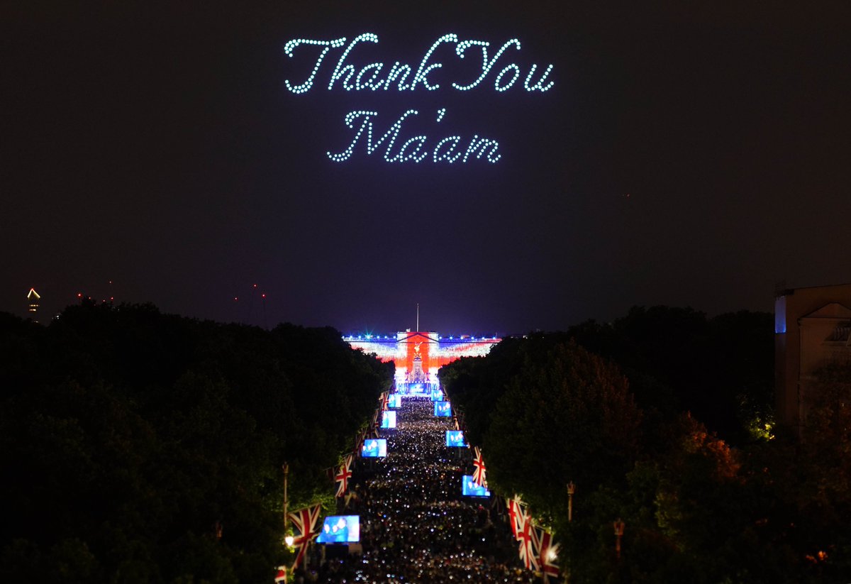 RoyalFamily's tweet photo. Thank you for joining us as we celebrated this #PlatinumJubilee Weekend! https://t.co/0IC21VTXSG