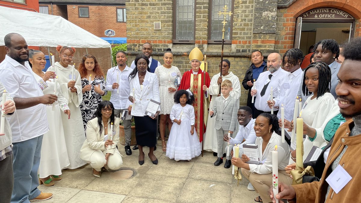 StMartin_Tours's tweet photo. A joy to welcome Bishop Guli Francis-Dehqani to baptise 2 and confirm 20 people at St Martin’s Church, Plaistow.  The official attendance at this service was the highest ever recorded in a joint service: 202 people. https://t.co/f1WAuQl4Vu