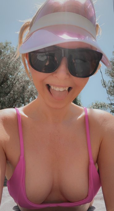 2 pic. Happy Sunday Fun day! https://t.co/axBBLYgwaT