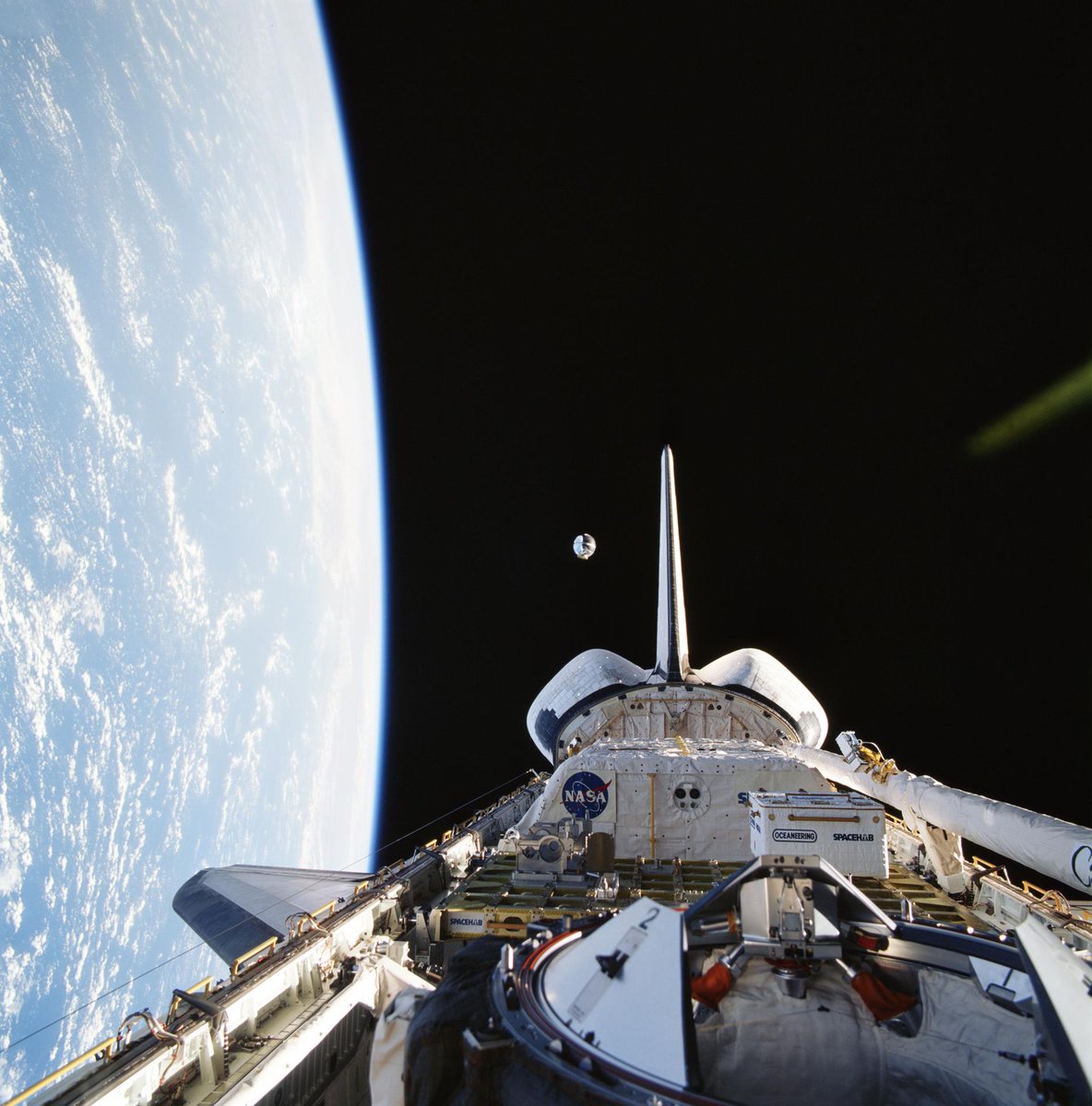 airandspace's tweet image. #TDIH in 1999: The Student-Tracked Atmospheric Research Satellite for Heuristic International Networking Experiment (STARSHINE) satellite was deployed from the cargo bay of Space Shuttle Discovery near the completion of the almost ten-day STS-96 mission.
