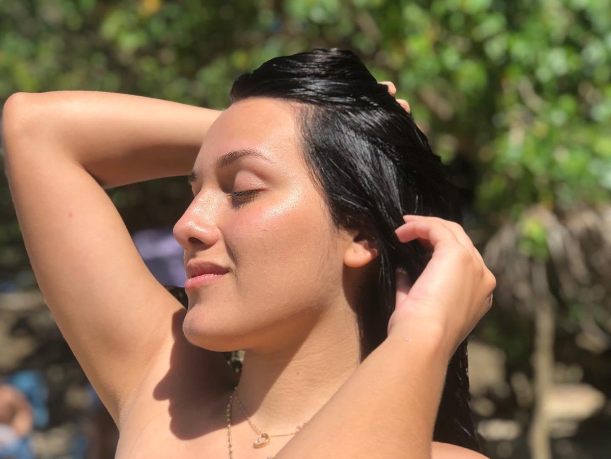 LUMONTS_ART__'s tweet photo. @camibellaaa 🌊Deseo ser mar entre tus labios húmedos y arena sobre tu piel..!!🎨 RT ➡️♣️HERMOSA MUJER https://t.co/D2iSJnJMTx