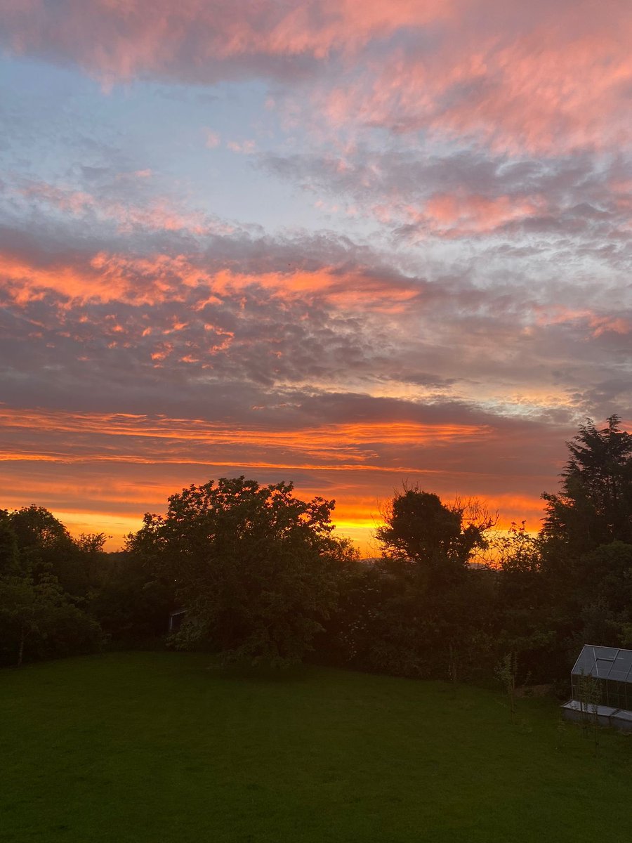 maryedoris's tweet photo. My daughter took this photo this evening from her room which looks over our back garden. #bbcniweather #sunset #ardboe #beautiful https://t.co/IGQzLAXymu