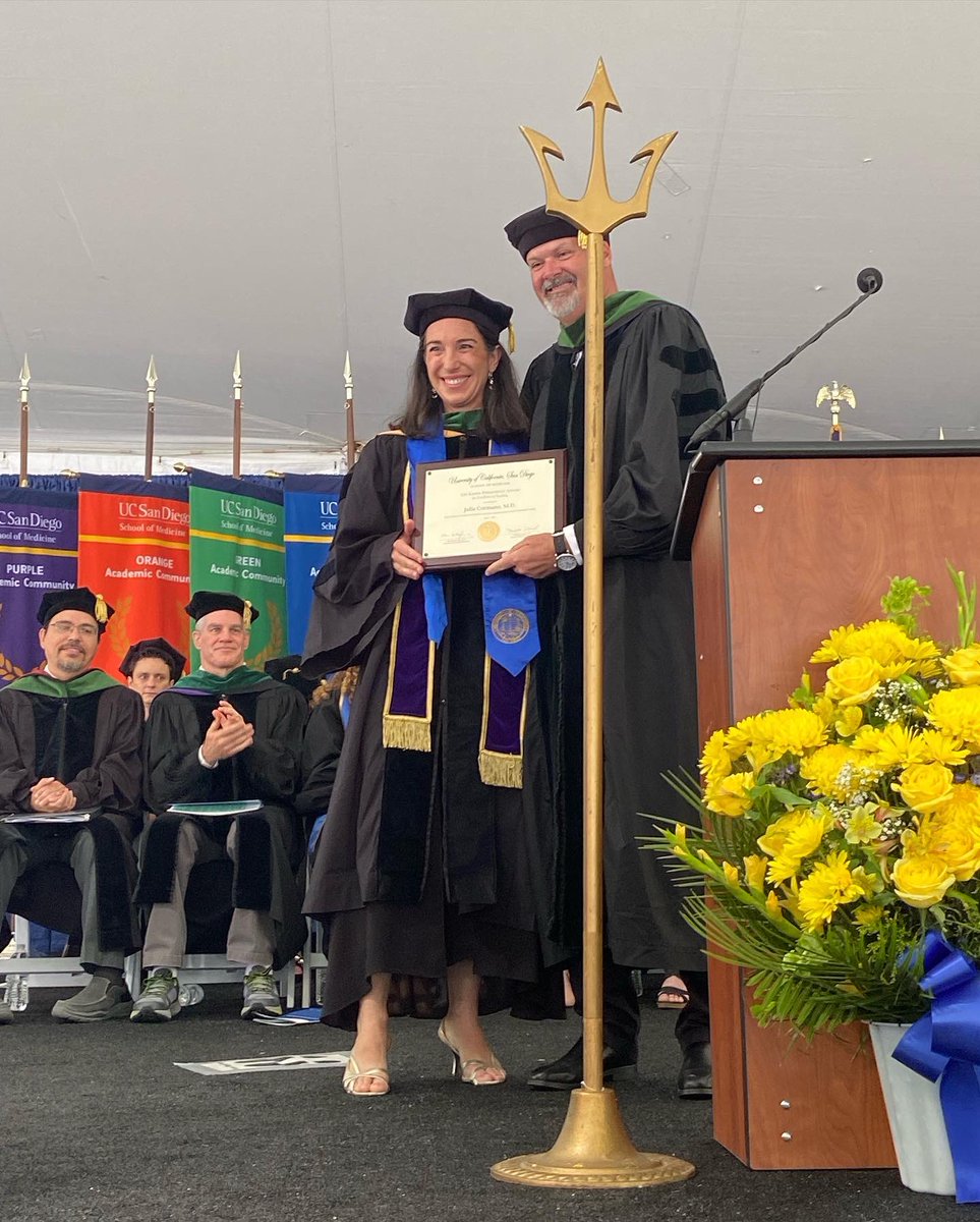 Congratulations @jcormano for winning the @UCSDHealth medical school-wide Excellence in Teaching Award given by the third year students!! You make us very proud @UCSD_ObGyn 🎉🎉
