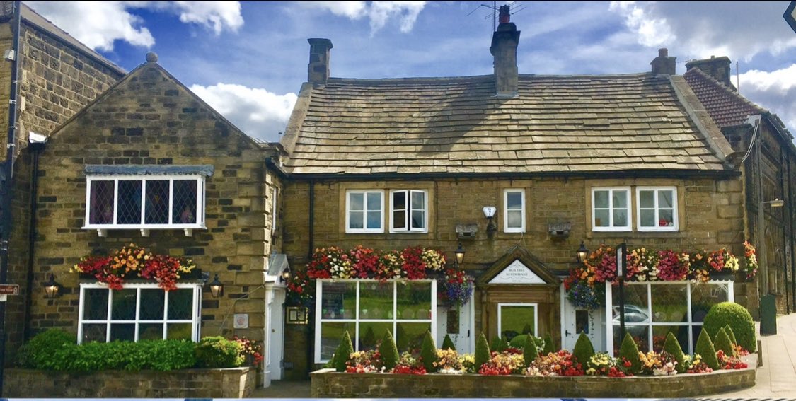 WE’RE HIRING !!
New opportunity to join a great team. 

Waiting staff wanted. 
Chefs wanted. 

Training given. 
Apply direct info@theboxtree.co.uk
Good pay! good tips ! Flexible hours ! 
Work life balance !!