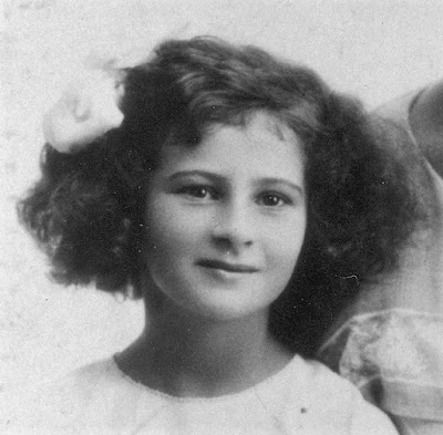 seldo's tweet photo. Here is #EuropeanBios thread #78, re-posted cuz I messed up the first one. This is the story of Marie Curie, born 1867. A genius who coined the term "radioactivity" and won 2 Nobel prizes, she spent her life fighting sexists who tried to ignore her existence and erase her work. https://t.co/Jadc5FZNLL
