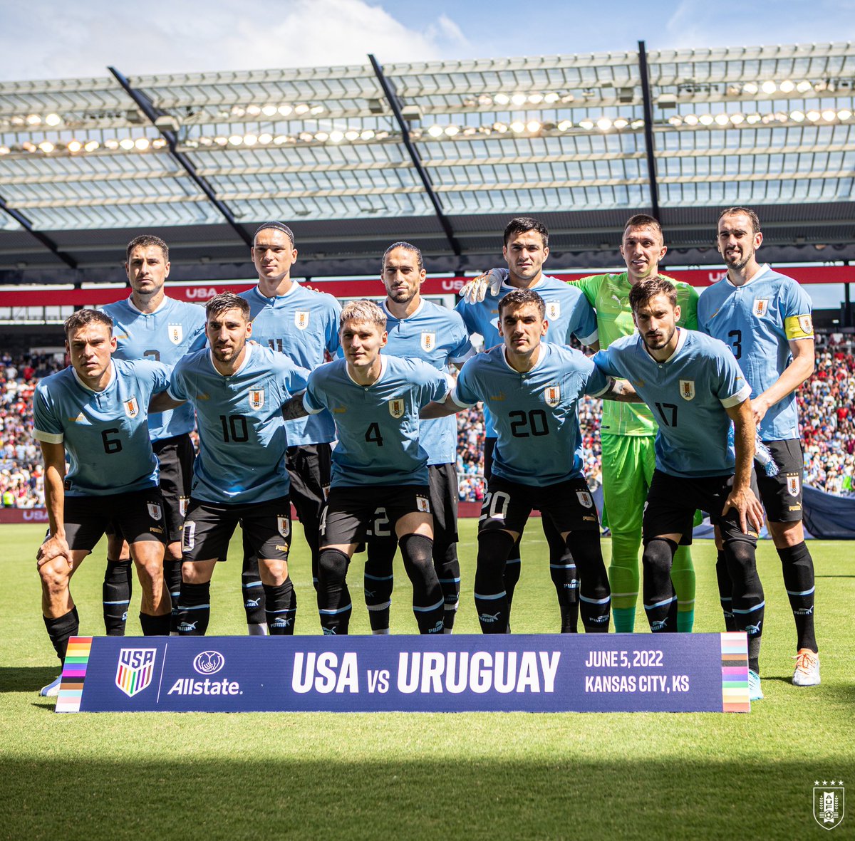Selección Uruguaya on X: 🎮 𝐅𝐮́𝐭𝐛𝐨𝐥, 𝐚𝐦𝐢𝐠𝐨 #ElEquipoQueNosUne   / X
