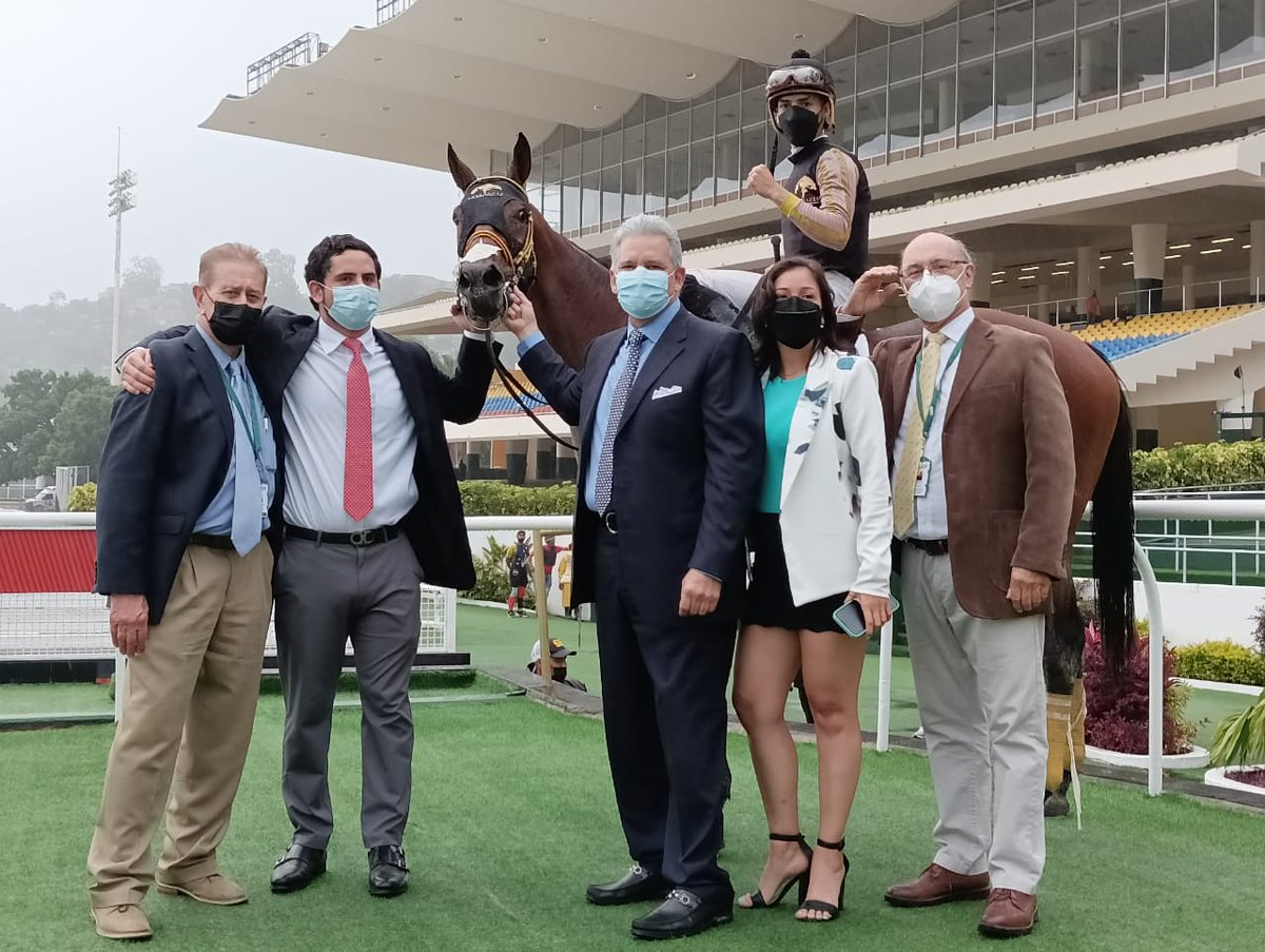 OficialINH's tweet photo. Fotos 📸 | "Sharapova" (2)  conquistó el II Clásico "Bambera" (Gr. II) 🏆 con la monta de Jaime Lugo Jr. y entrenamiento de F. Parilli 🥇. 

👉 En el segundo lugar arribó "Melosa" (3). 

#Hipismo 🏇 https://t.co/Rv4II45Z3e