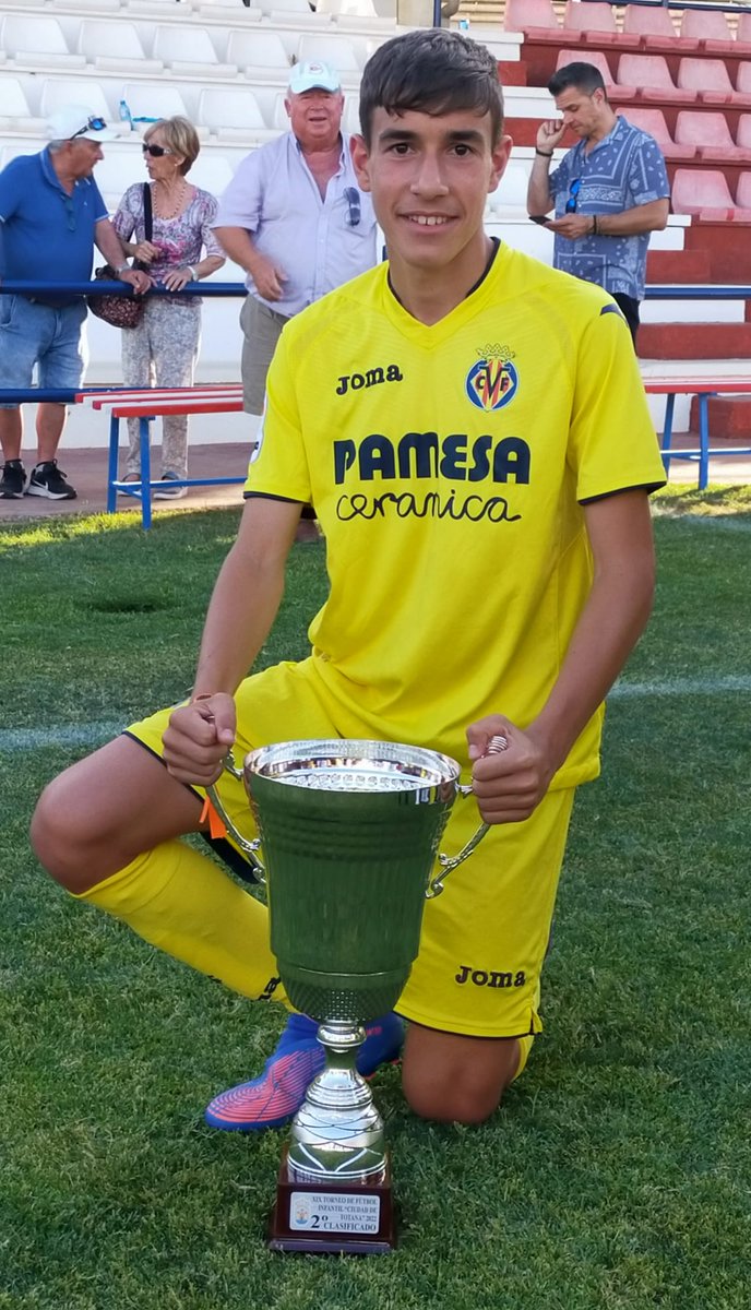 cdontinyent's tweet photo. 👏🏻L'enhorabona a Iker Pascual, jugador de l'Infantil A qui, amb el @CanteraGrogueta ha disputat el Torneig a @ClubFBTotana, acabant en 🥈 lloc després de perdre la final 🆚 @RealBetis https://t.co/vpI6FdxEYk