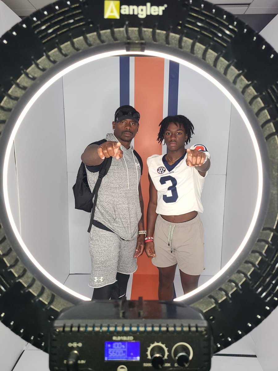 blessedtyl1's tweet photo. Appreciate you for everything coach. We just getting started. Rosegreen Factory🔬 @JuniorRosegreen @AuburnFootball https://t.co/HEh3Y4d5aF