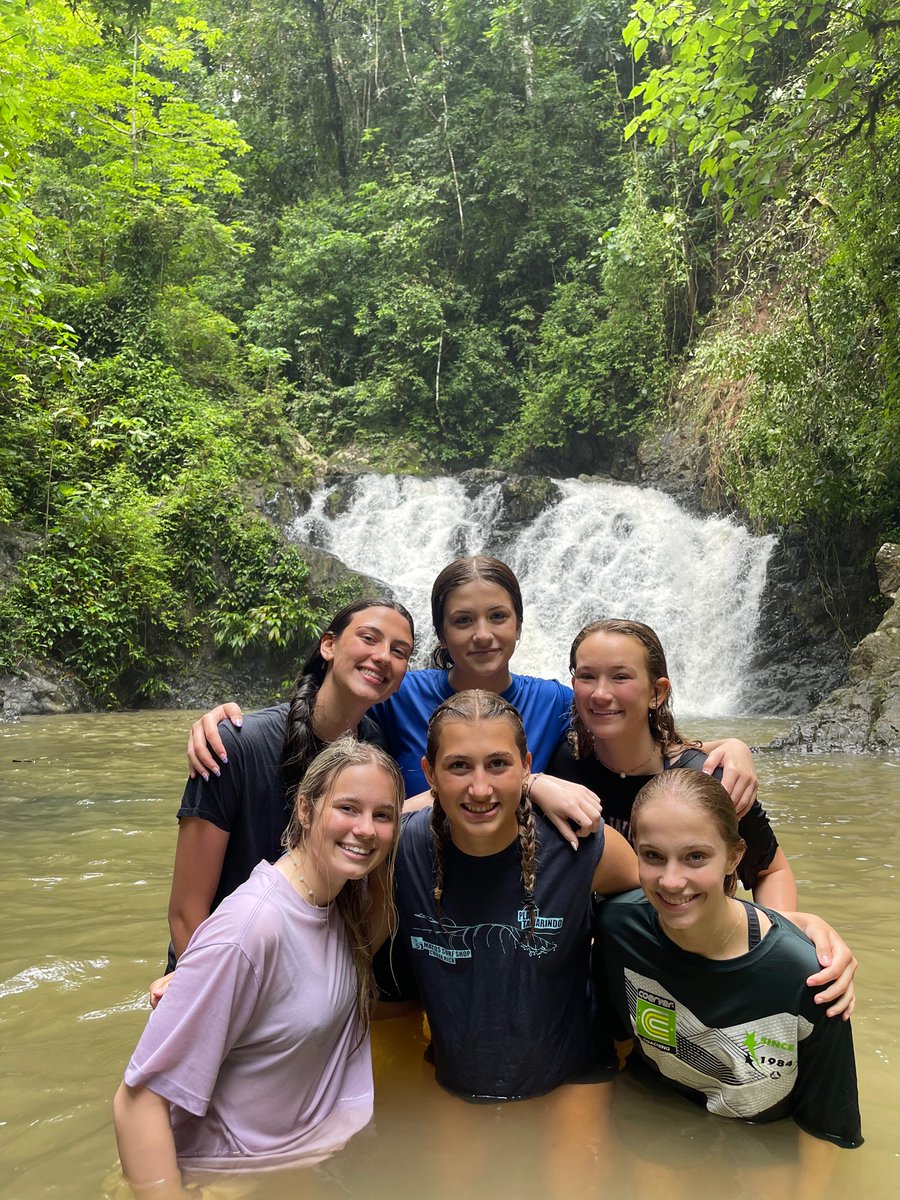 govalorgbball's tweet photo. We are home! After 7 days, one tribe visit, 10 basketball clinics, one glorious and rainy hike and 6 girls baptized, our hearts are full and we left a piece or our ❤️ in Panama 🇵🇦 @ValorDiscovery @ValorSportsNet @SCOREINTL1 https://t.co/jkpWp6d8Yv