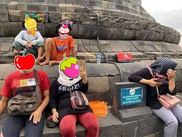 syarifulfajar2's tweet photo. tempat ibadah kami haram domasuki orang kafir, tapi ke  tempat ibadah orang kafir kami bisa masuk bebas dengan tingkah petakilan. https://t.co/A3oT2Zka2E