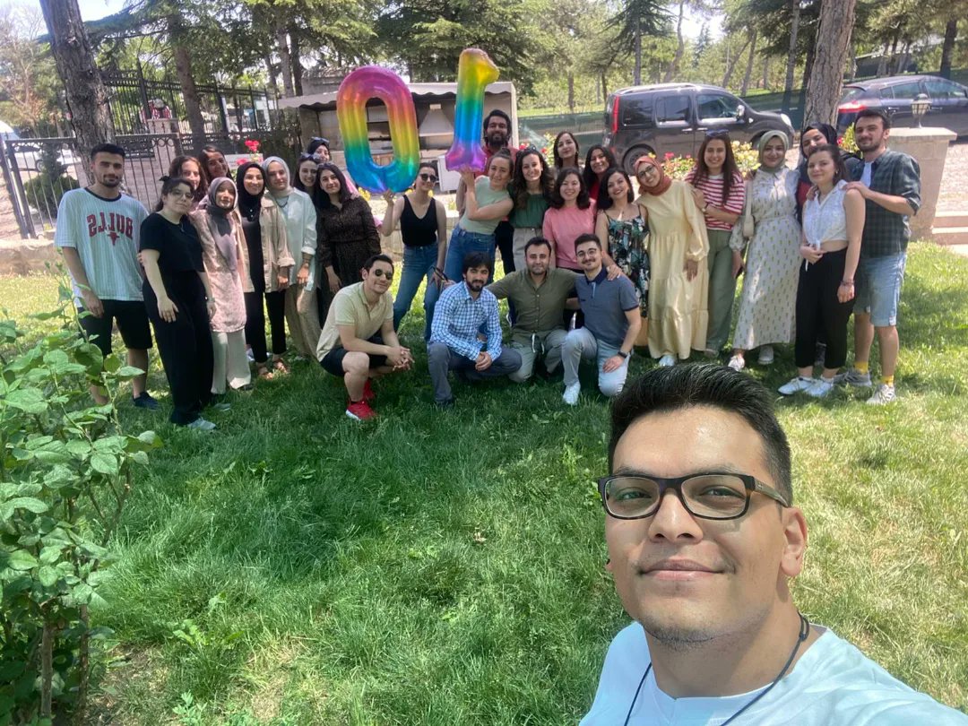 Kitap Bankosu'nun 10.yılında kurucu gönüllülerimiz ve yeni gönüllülerimizle bir araya geldik. Nice on yıllara hep birlikte, binlerce çocuğa milyonlarca kitabı ulaştırmak dileğiyle... #OkuyanTürkiyeİçin #KitapBankosu