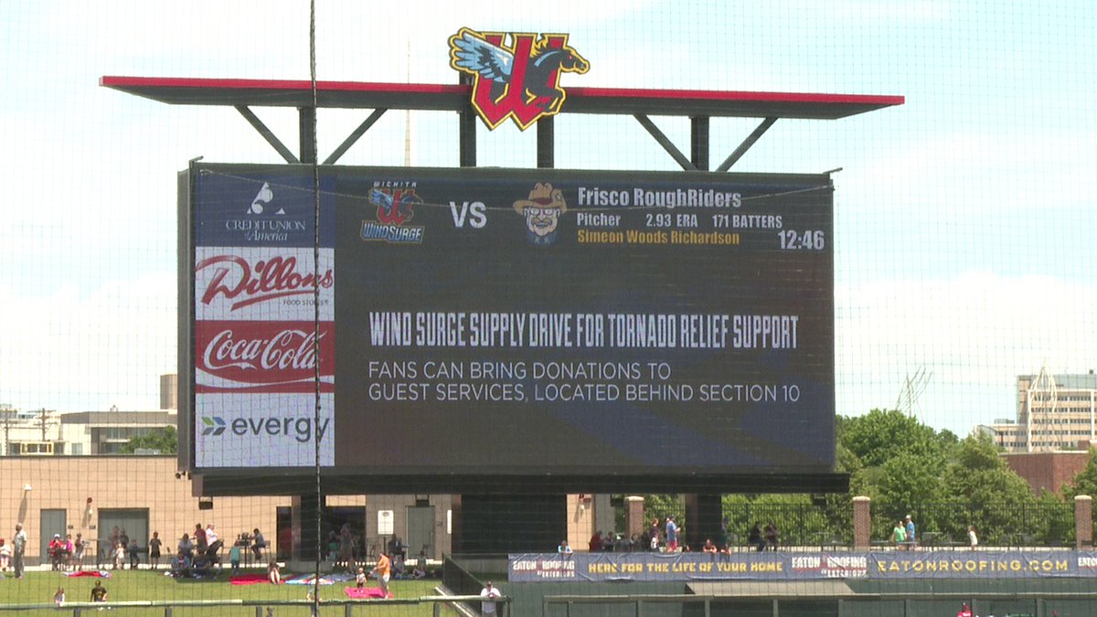 MaeveAshbrook's tweet photo. .@WindSurgeICT is getting the message out!
The team is hosting a school supply drive for Prairie Creek Elementary after its building was damaged in the #Andovertornado...
Tonight on @KAKEnews, find out how you can donate! It won't be too late to help for quite some time. https://t.co/ePMY07Yxpx