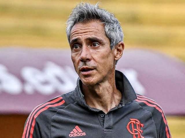 Paulo Sousa: o homem que trocou treinar o melhor jogador do mundo e a Polônia na Copa do Mundo pra vir ser chamado de burro no Brasil
