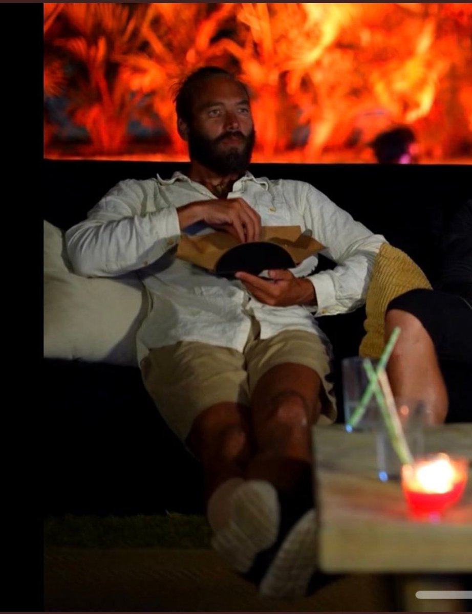 Najveci Gospodin Survivora. 
Jedini u kosuljici, bermudama sa kaisem i sesiricem (na kraju) posao i dosao u survivor i izdominirao 😅
Nece se takav pojaviti vise, tako da evo appreciation tweet za njega 
Our stylish king 👏👑💙
#SurvivorHrvatska 
#SurvivorSrbija
