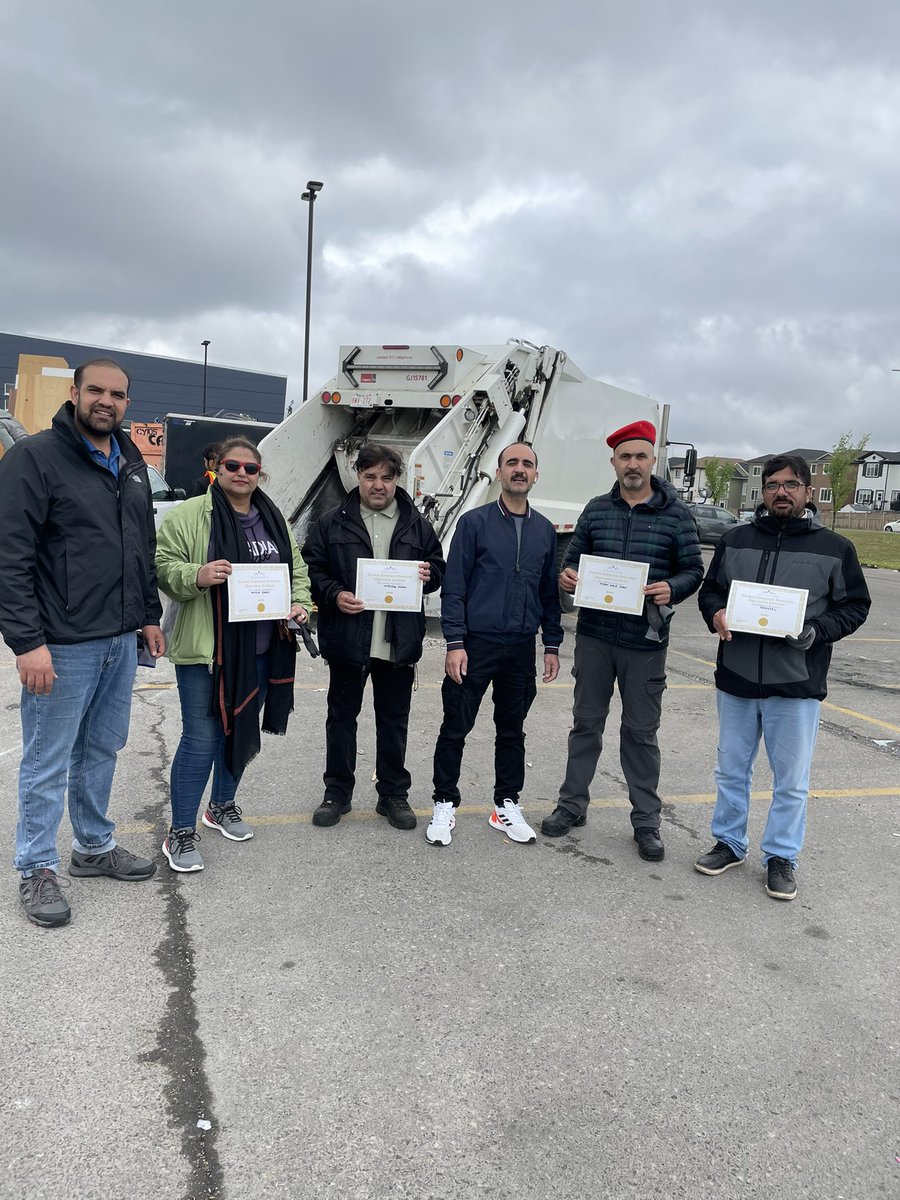 KKOCanada's tweet photo. Khudai Khidmatgar Org Canada 🇨🇦 Communty Clean up with Taradale Community Association and City of Calgary. #volunteers #KKO #Canada 🇨🇦 https://t.co/pdY0yxQ9MO