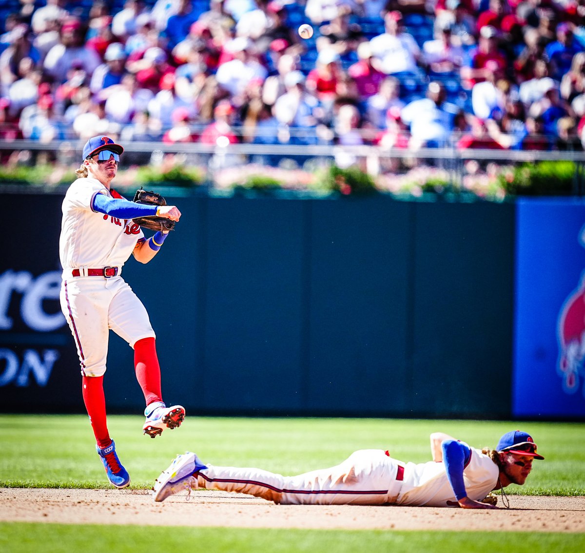 Phillies's tweet photo. AND THAT’S A SWEEP 🧹 #RingTheBell https://t.co/xwBzPfY95K