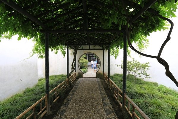 simontourcom's tweet photo. The Humble Administrator's Garden is located in Suzhou, Jiangsu Province. It is the largest and most renowned Chinese garden with an area of 52,000 sq. meters. Built in 1509 during the Ming Dynasty (1368 - 1644), it was initially the private garden of a former government official https://t.co/orx0GOJTWN