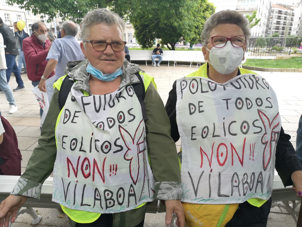 ecoloxistasgal's tweet photo. Ás 12:000 na #AlamedaDeCompostela  moita satisfacción ao encontrarnos con  xente de diversas  plataformas d afectadas. 
#NonTemosPrezo
#MACROeólicosNON
#enerxíaporeparaopobo
#aldeaslibresdemacroeólicos https://t.co/xbDXtq6Y8z