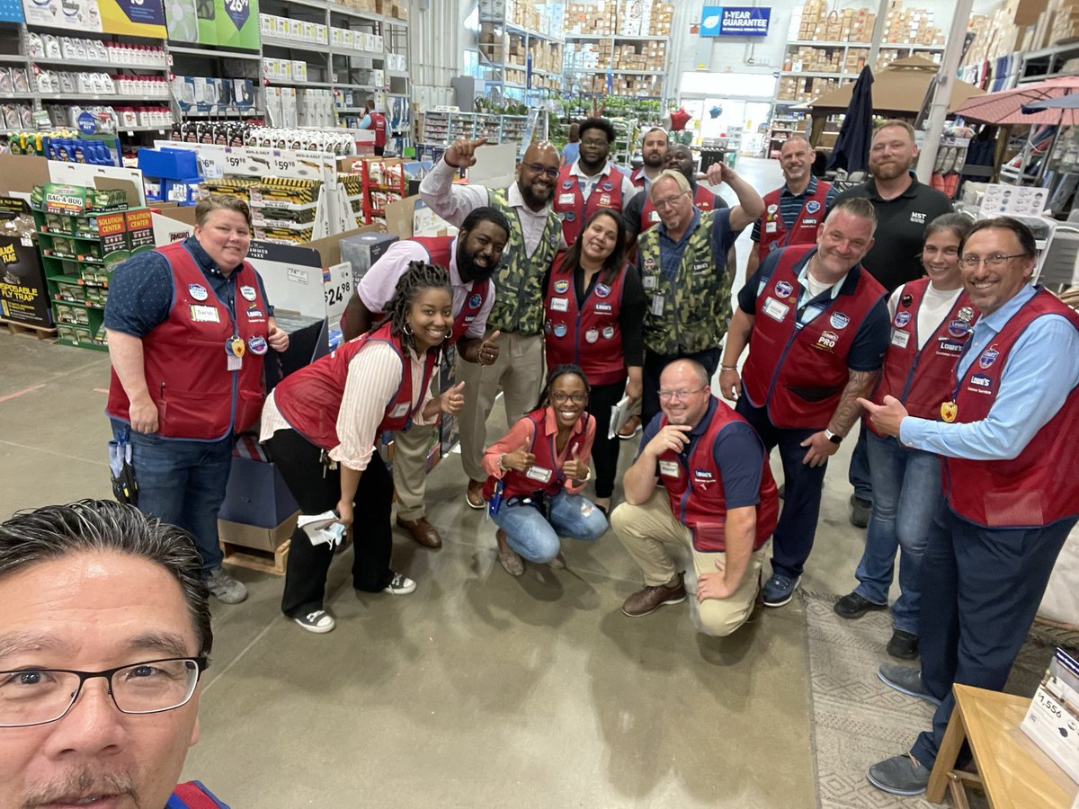 Awesome store visit with the Saint Mary’s Maryland team! <a href="/LowesDMV/">Syncer Ingram</a> @GotoLowes <a href="/KeithRedmiles/">Keith Redmiles</a> @J_Alexander1255