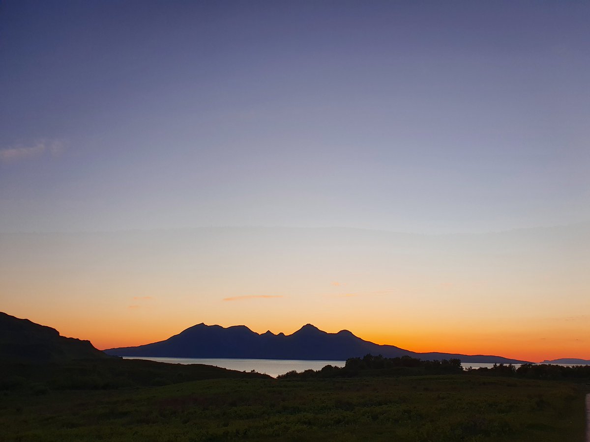 <a href="/isleofeigg/">Isle of Eigg</a> sunset <a href="/UHI_Sus_Dev/">UHISusDev</a> last night of our fantastic visit #glebebarn hostel highly recommended