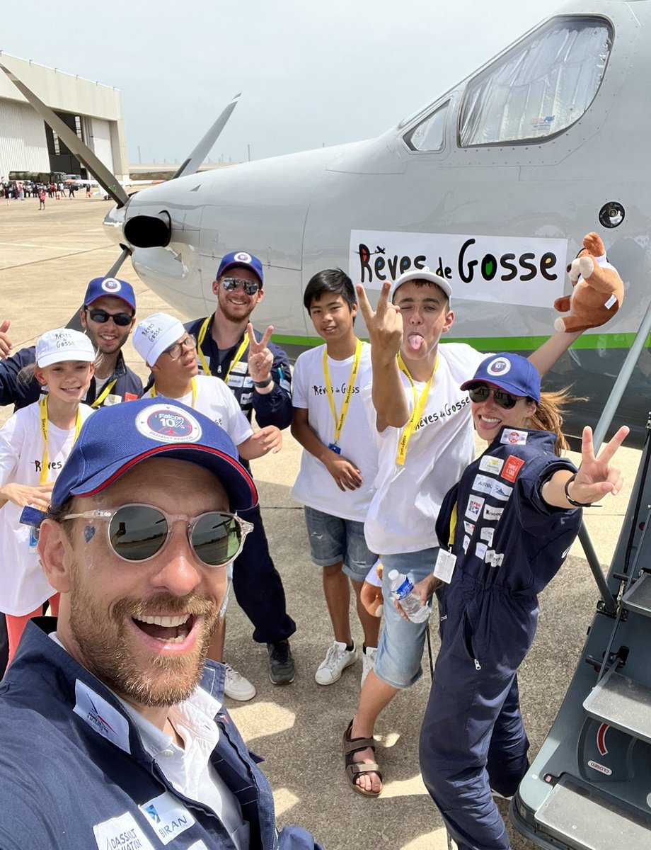 flypilatuspc12's tweet photo. Le Tour de France Rêves de Gosse s’est terminé. Merci aux Chevaliers du Ciel et aux pilotes Jetfly, Camille, Corentin, Juliette, Manon, Maxime, Jérémie qui ont donné de leur temps pour apporter un peu de soleil et de rêves aux enfants cabossés par la vie. ❤️ https://t.co/E7J22lpFa6
