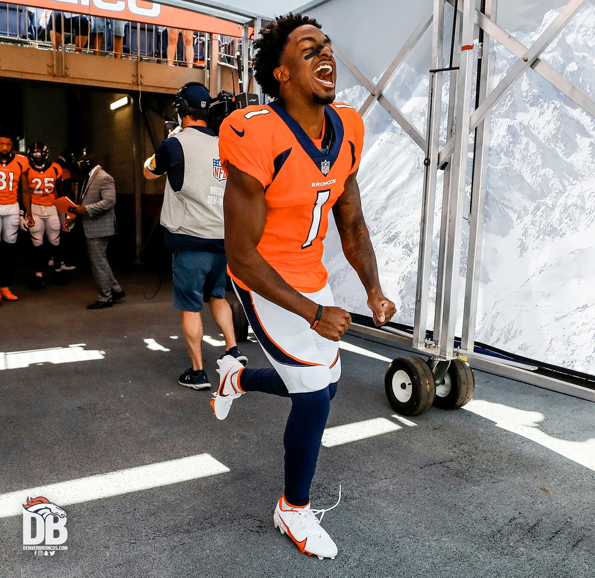 Broncos's tweet photo. Don't 😴 on the comeback. https://t.co/zSs05eghxw