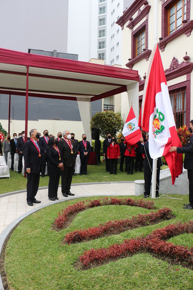 ciptvpe's tweet photo. Izamiento del Pabellón Nacional y la Bandera CIP se realizó hoy dando inicio a la Semana de la Ingeniería Nacional, 60º Aniversario del Colegio de Ingenieros del Perú y 35ºAniversario del CDLima https://t.co/WFMffsJpRJ