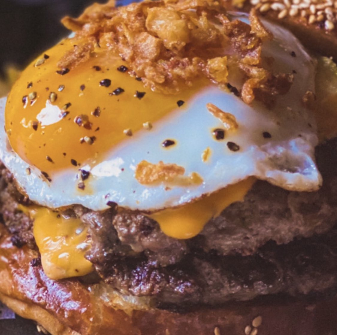 Cowboy06899474's tweet photo. #topping 
#sunysideup 
#burger 
#バーガー 
#ビーフ100パーセント 
#粗挽きパティ
#無添加
#テキサスカウボーイ 
#山形ハンバーガー 
#女子グルメバーガー部 
#テキサスカウボーイ🇺🇸 
#テキカウ 
#ハッシュタグ 
@ Texas Cowboy https://t.co/qJmjcybWAr