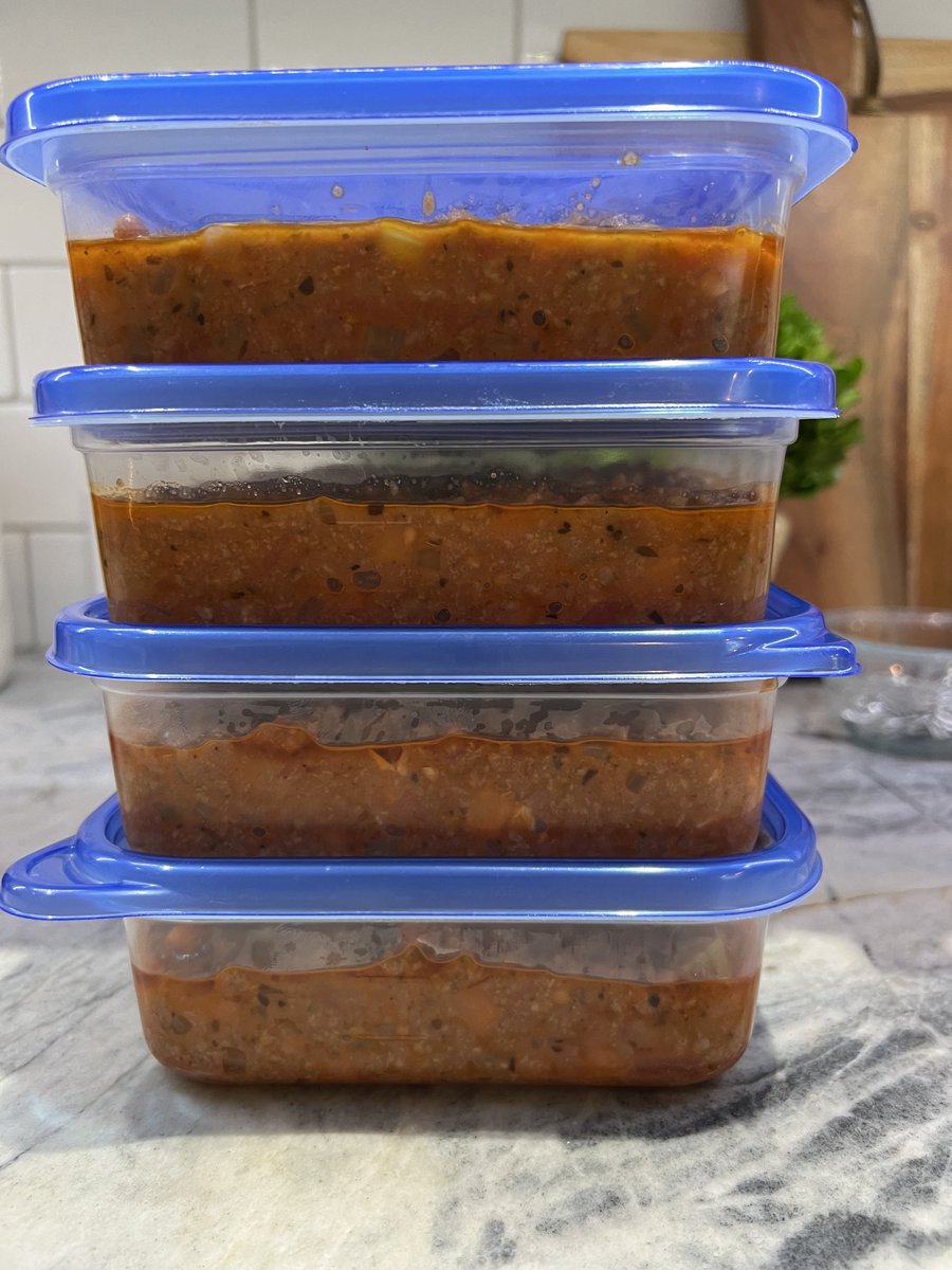 randomname7700's tweet photo. What I do when I’m #stoned…#weekendCooking #freezerFood 🤷🏻♀️🤷🏻♀️♥️♥️♥️ https://t.co/CY8YG745GX
