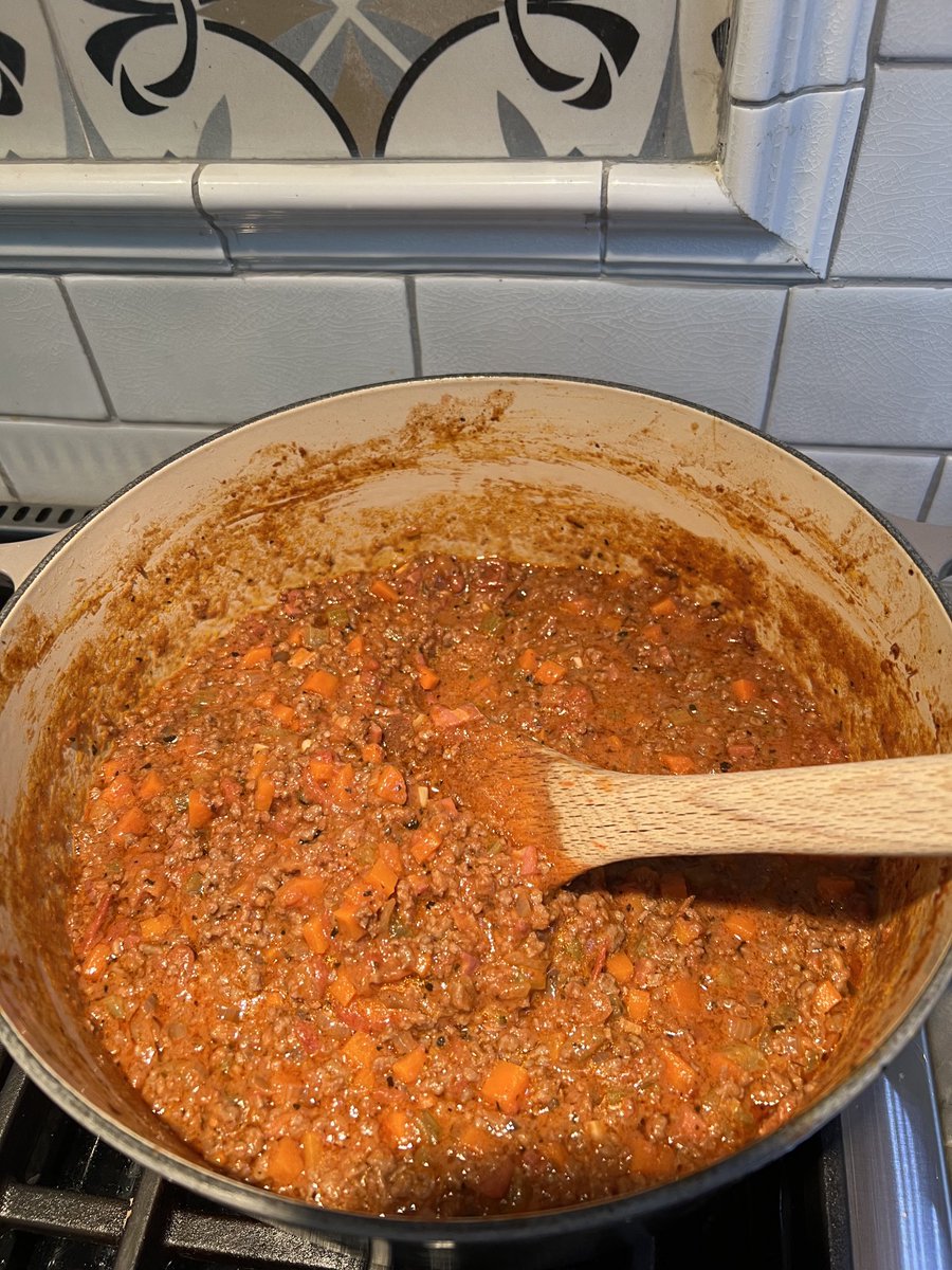 randomname7700's tweet photo. What I do when I’m #stoned…#weekendCooking #freezerFood 🤷🏻♀️🤷🏻♀️♥️♥️♥️ https://t.co/CY8YG745GX