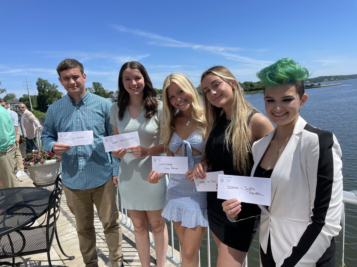 MASTResearch's tweet image. Senior awards was super fun and so impressive. Too many kids to name but these are the PTSA scholarship and subject awardees #Classof2022