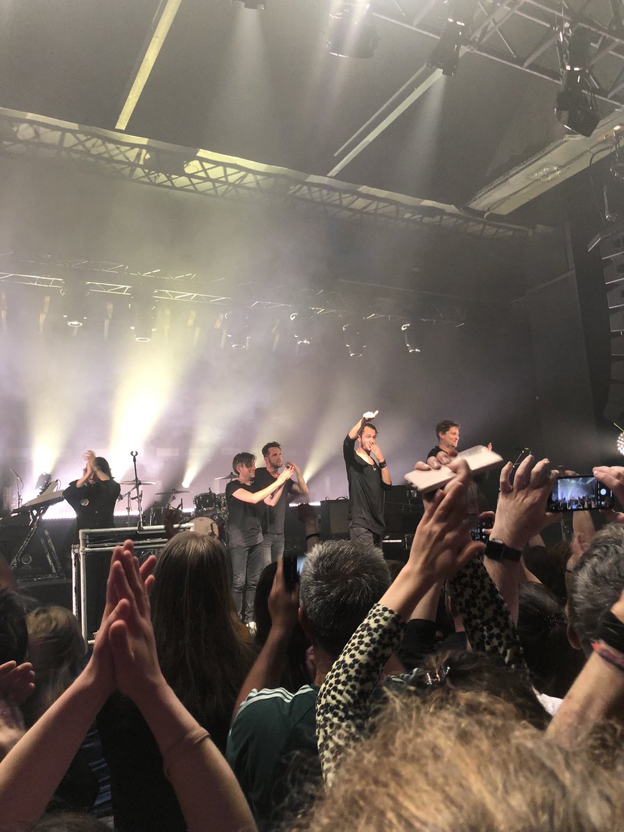 AbiTreadwell's tweet photo. @editorsofficial - Best thing to come out of @StaffsUni - another amazing performance tonight, I may even have even done a bit of a cry. Nick Willes -so nice to meet you too, true gent! https://t.co/nBxFdaV3jJ
