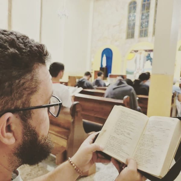 petrusdiogenes's tweet photo. Oração das Vésperas com os Irmãos Conventuais... Agradeço o acolhimento do Frei Flávio (foto 2). 🙏❤ Foto 📸: meu amigo engenheiro, risos.
.
#oração #liturgiadashoras #vésperas #frades #fradesconventuais #franciscanos #conventuais #ofmconv #bsb https://t.co/J4sdj6qiFR