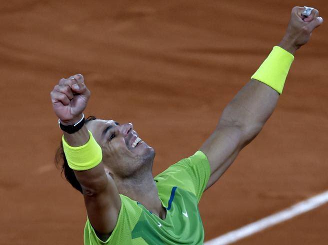 Mostruoso. Immenso. Non umano. Rafa va soltanto ammirato: nell’educazione, nel come ringrazia i raccattapalle, nei suoi “tic”, nel suo saper perdere. No. Non sono e non sarò mai pronto ad un tennis senza Rafa Nadal. <a href="/paolobertolucci/">paolo bertolucci</a>