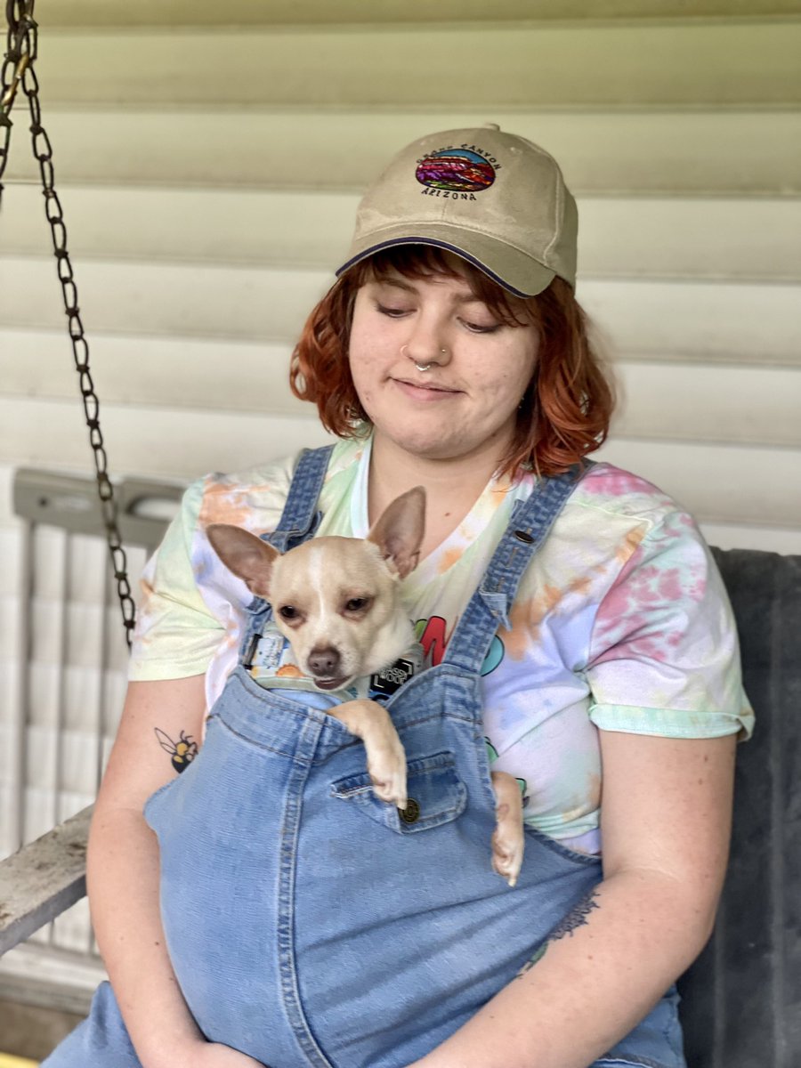 lelizabethbd's tweet photo. Spending time out on the porch 🌻 https://t.co/DdXiAHVCTG