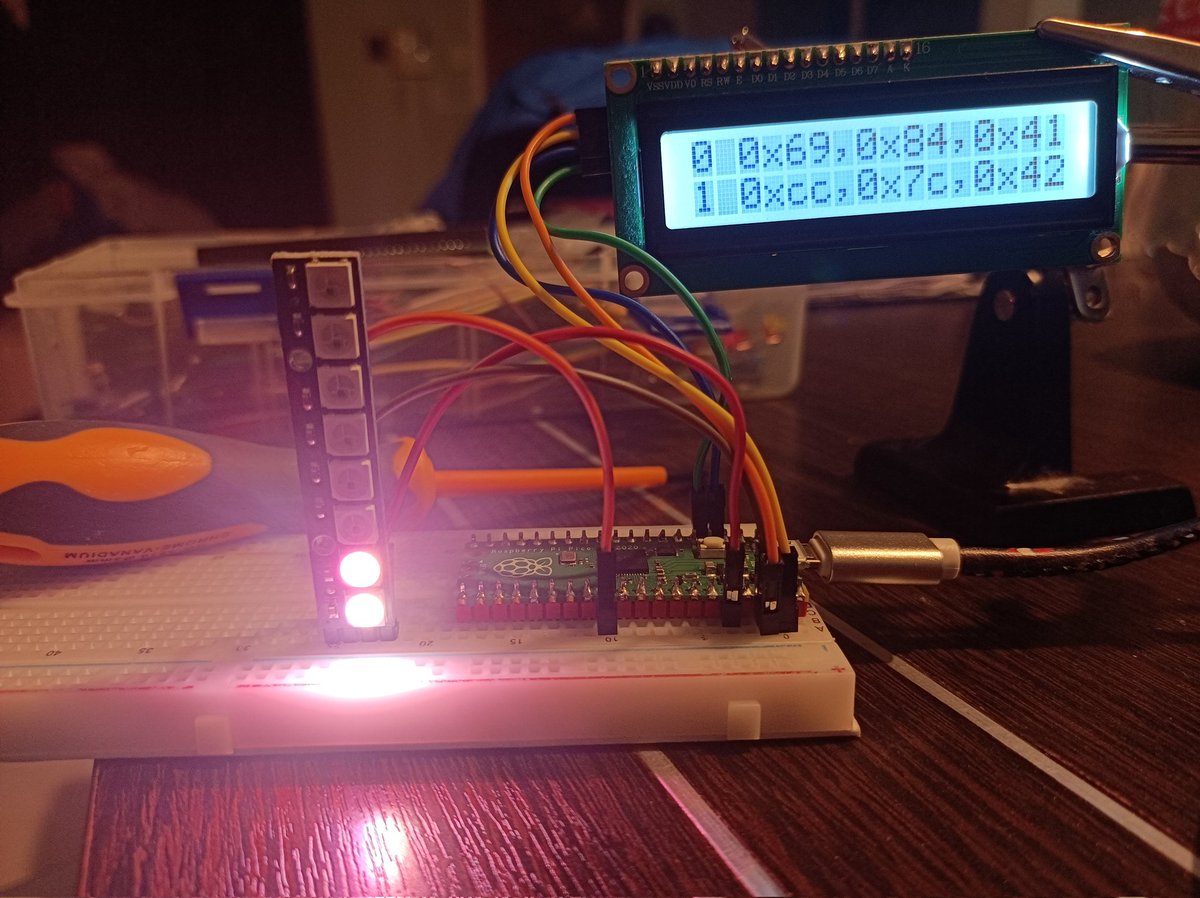 ffespechen's tweet image. Más proyectos en #circuitPython con el mínimo de componentes: una @Raspberry_Pi , un LCD y una tira x8 NeoPixels
Usamos la librería de @adafruit neopixel y la ya mencionada LCD de Dan Halbert
#pythoneverywhere #maker #project #python #adafruit #raspberrypi #random