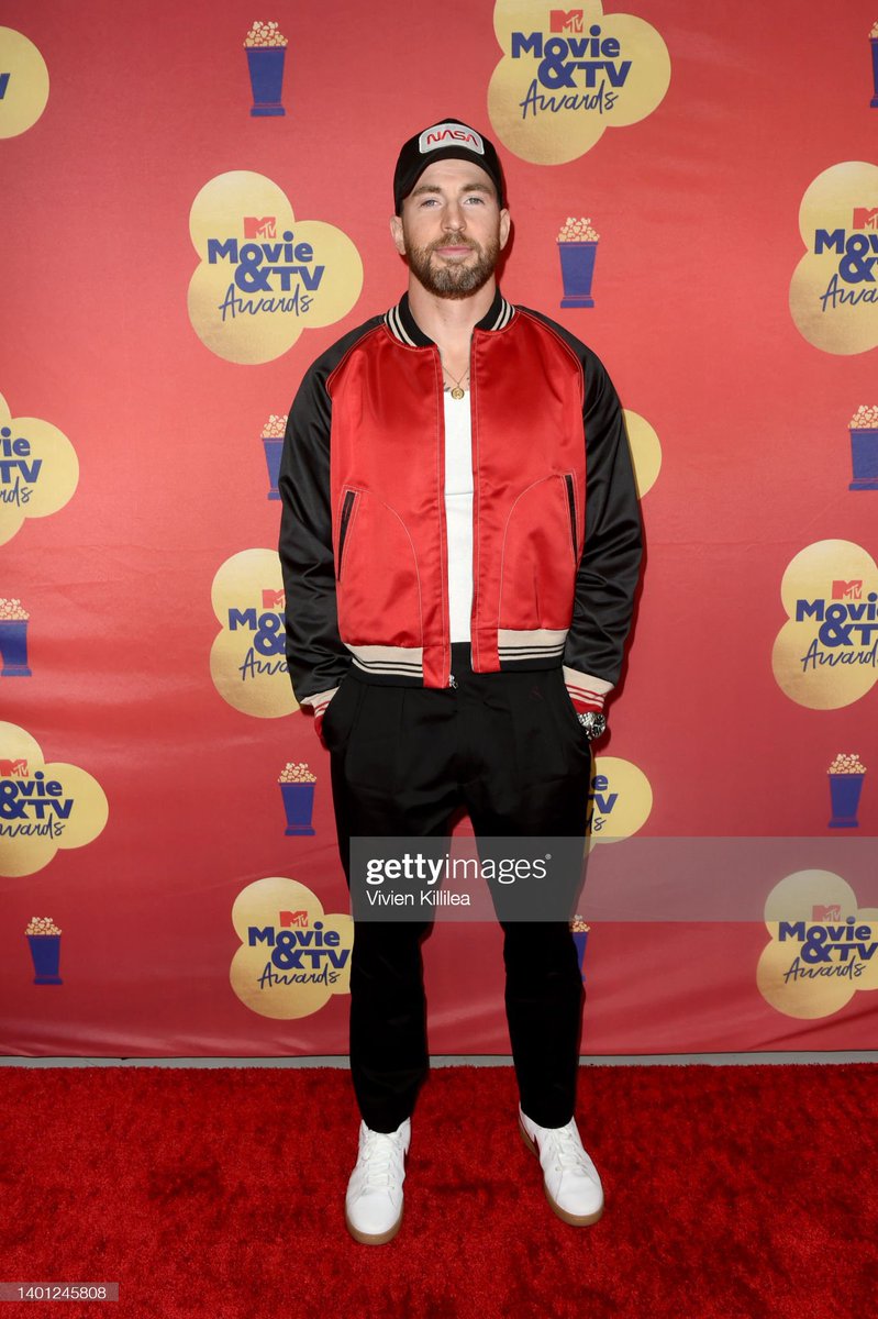 HE IS REALLY THERE YAYAY #MTVMovieAwards #ChrisEvans
