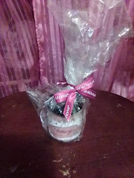 Last night's party gift was beautiful and smelled amazing #bed and body works https://t.co/cbztAZov4<a href="/tag/bed"class="tags"><span>#bed</span></a>