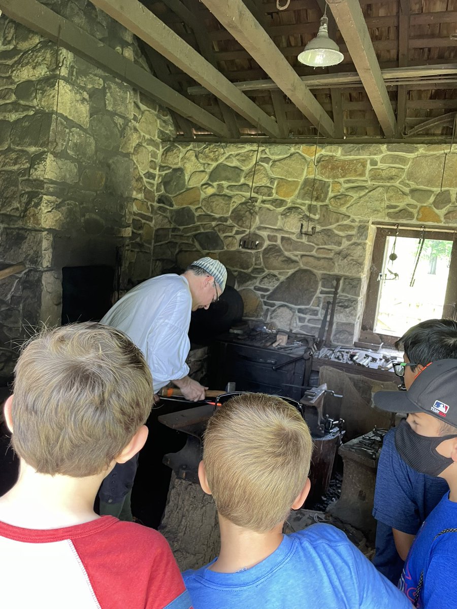ErinMancini3's tweet photo. We had a fantastic trip to Pennsbury Manor last week! The students loved touring the Manor house, writing with quill pens, seeing a real blacksmith at work, and so much more! #PASocialStudies #PennsburyManor https://t.co/vlneIZ49PT
