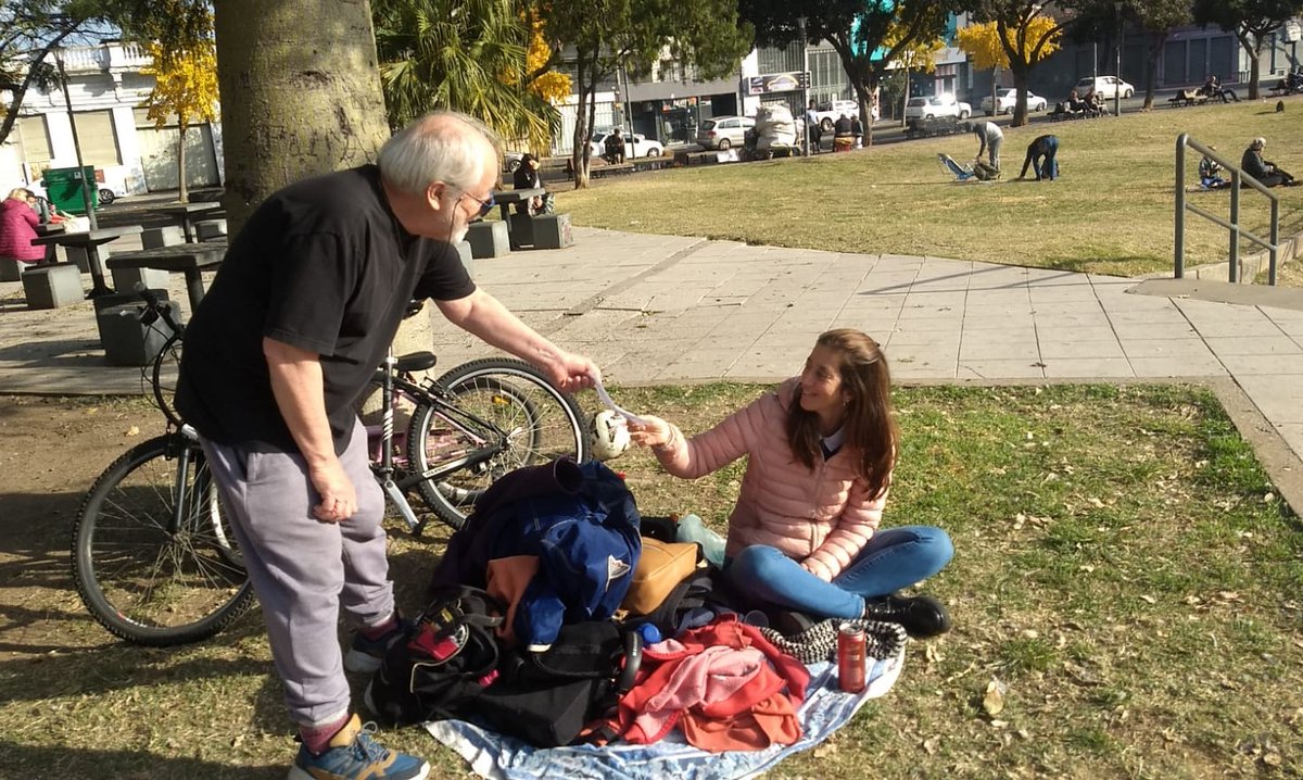 InquilinosR's tweet photo. Hoy estuvimos en la Plaza Libertad volanteando, charlando y juntando firmas para que la comisión inmobiliaria y el sellado no lo paguen más los inquilinos.

Si nos organizamos y luchamos, todo es posible.
¡Sumate!

@InquilinosAgrup 
@mesainquilinxs https://t.co/gnSFsLdy9W