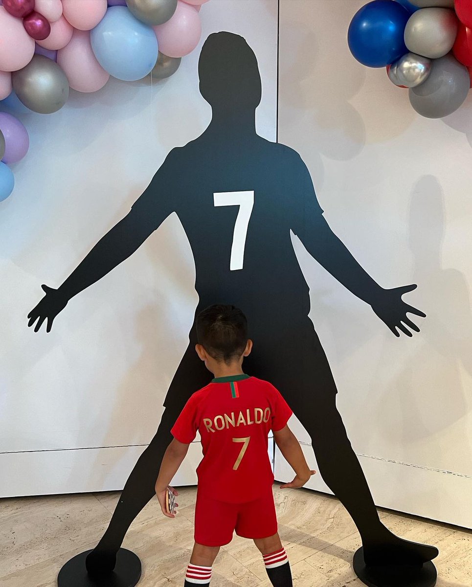 FcGeorgina's tweet photo. Happy Birthday Eva and Mateo 🎂🍭🍨🎉🎊!

#georginagio #georginarodriguez #georginagieo #cr7 #cristianoronaldo https://t.co/sqcweLn6JY