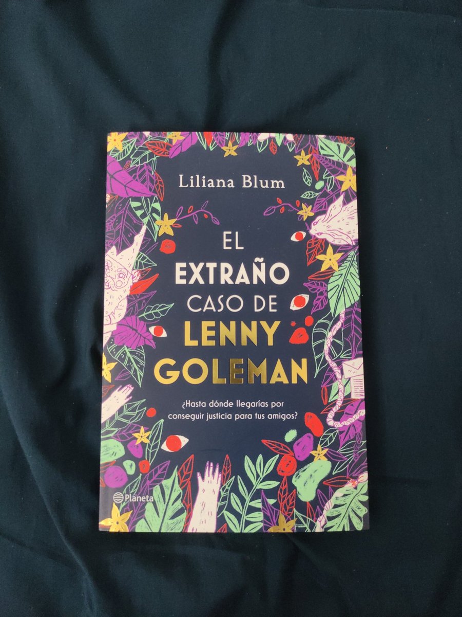 memoriadeunnaco's tweet photo. ¿Cómo se vuelve a la "normalidad" después de una tragedia? No se puede. Lo más cercano es la búsqueda de justicia. A pesar de lo doloroso que eso pueda ser. La primer novela juvenil de Liliana Blum no tiene pierde. Bella, trágica, esperanzadora https://t.co/vpB3NMSTdA