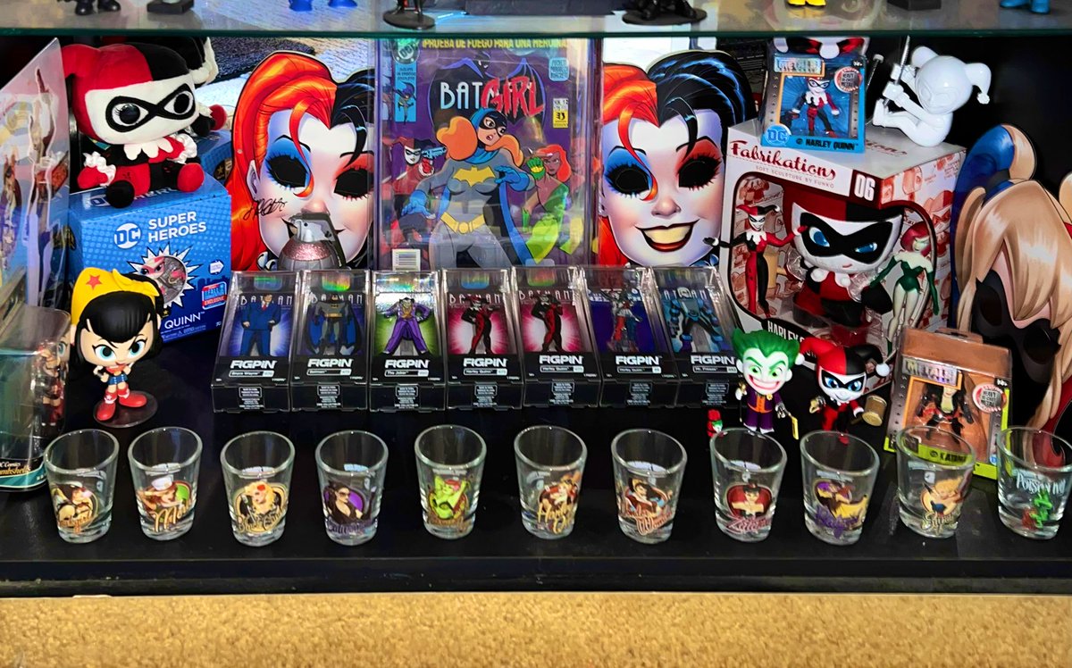 hellofunko's tweet photo. And the only set of @FiGPiNofficial I own cuz this is the best set! And my 1st appearance of #harleyquinn #batgirl #mexicoprint 🙌🏼 https://t.co/M6VpDRgpHT