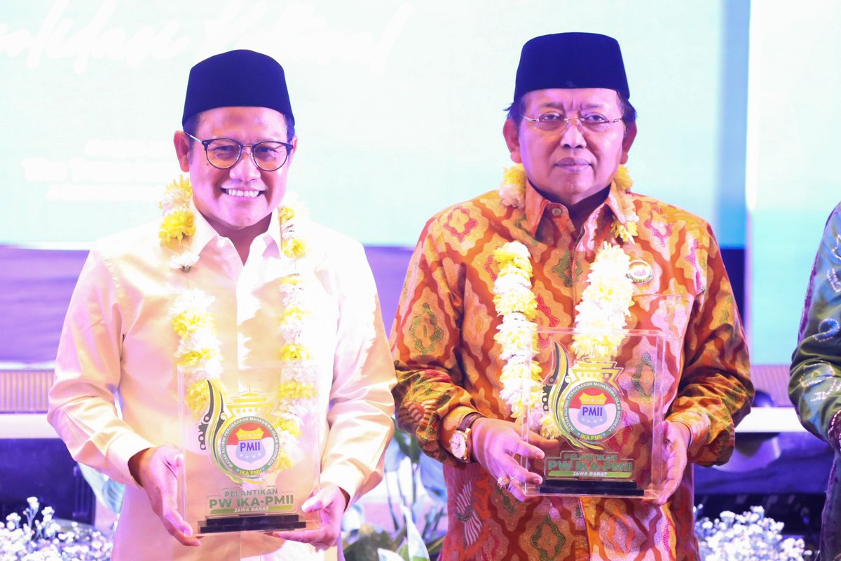 cakimiNOW's tweet photo. Pelantikan IKAPMII Jawa Barat, Selamat Kang Nu’manul Hakim, senior yang selalu peduli kepada kader-kader PMII. Teladan .!! https://t.co/tp5tg4Jtln