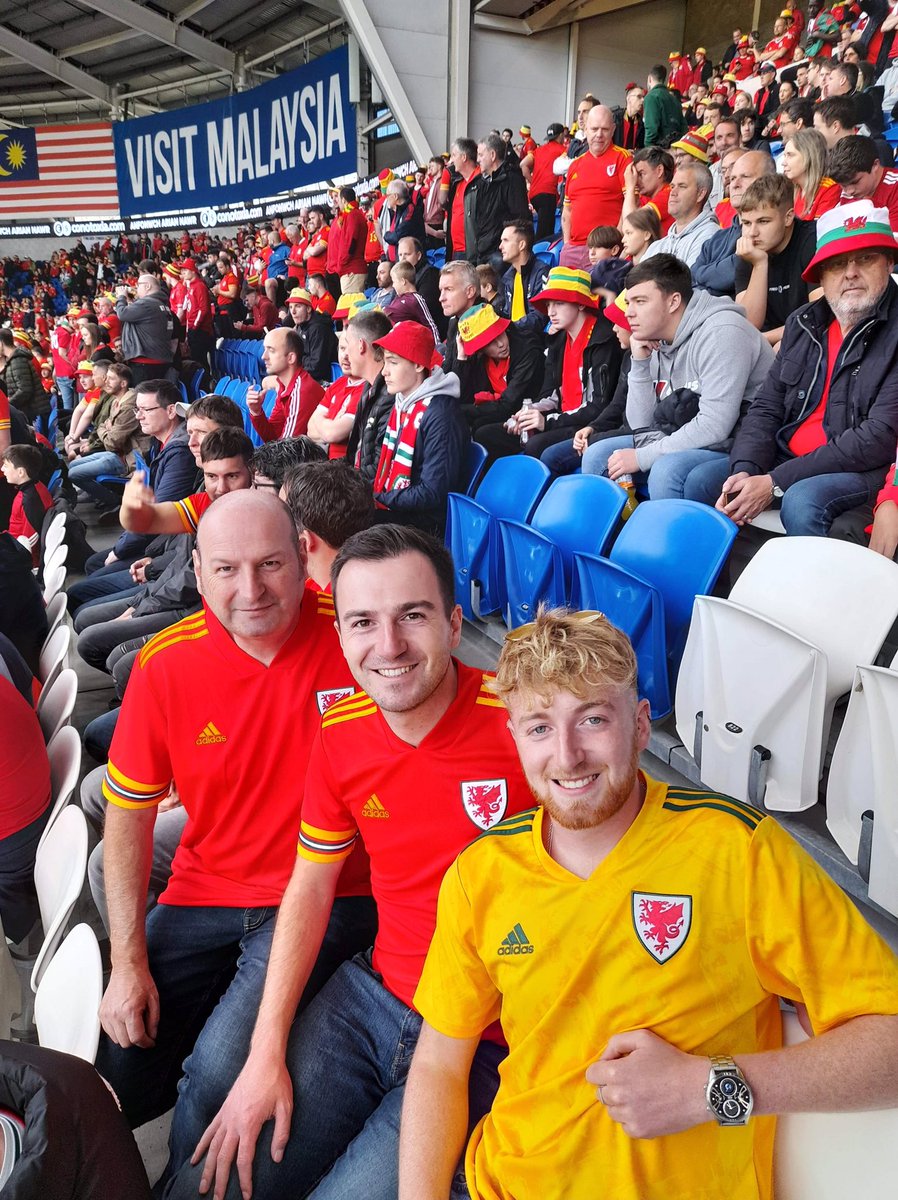 SimonLawrence1's tweet photo. @MikeBubbins Me and my boys. Been waiting years for this. Fantastic new memories made. https://t.co/B36VciIudc