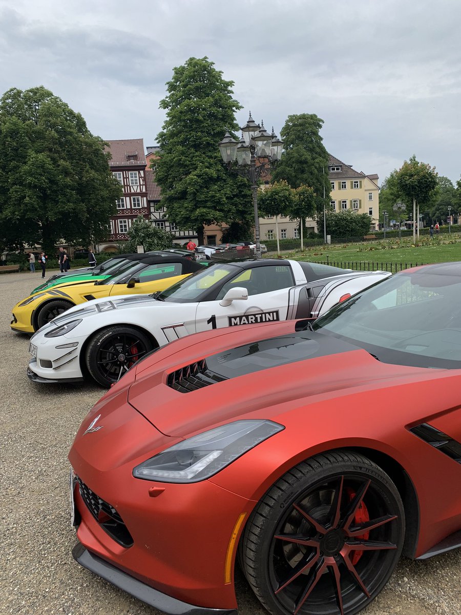 AvatarFailed39's tweet photo. #Pokemon meet #cars 😂 #Pikachu is waiting for a ride 🔥😂😜 #PokemonGOFest2022 #Cars #hometown #designtage #SuperCarSunday #PokemonGOdeu #NianticAR https://t.co/fVZe8nj0K7